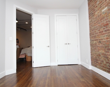 272 Grand Street #5 - Photo Thumbnail 4