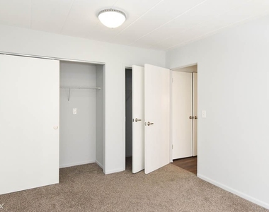 6007 N. Kenmore, Unit 201 - Photo Thumbnail 14