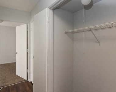 6007 N. Kenmore, Unit 201 - Photo Thumbnail 17