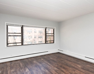 6007 N. Kenmore, Unit 401 - Photo Thumbnail 9