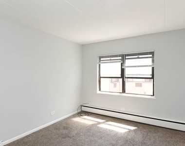 6007 N. Kenmore, Unit 401 - Photo Thumbnail 13