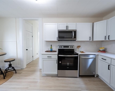 1305 North Lexington Avenue - Photo Thumbnail 11