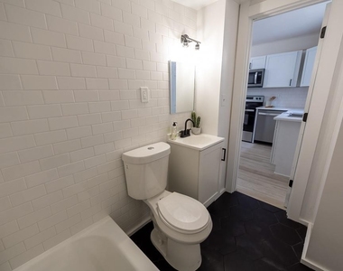 1305 North Lexington Avenue - Photo Thumbnail 15