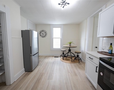 1305 North Lexington Avenue - Photo Thumbnail 6