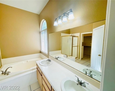 2277 Pine Forest Court - Photo Thumbnail 18