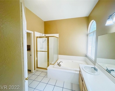 2277 Pine Forest Court - Photo Thumbnail 16