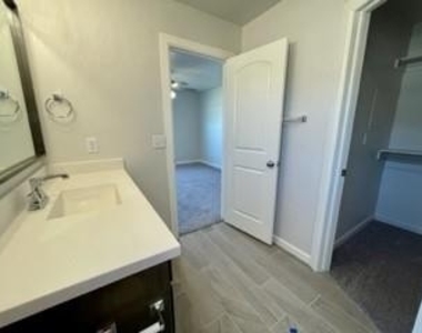 346 Renee Drive - Photo Thumbnail 7