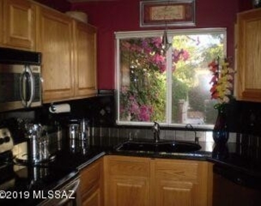 8601 N Johnny Miller Drive - Photo Thumbnail 6