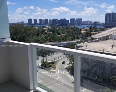 19201 Collins Ave - Photo Thumbnail 12