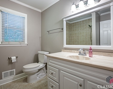 560 Greencrest Drive - Photo Thumbnail 27