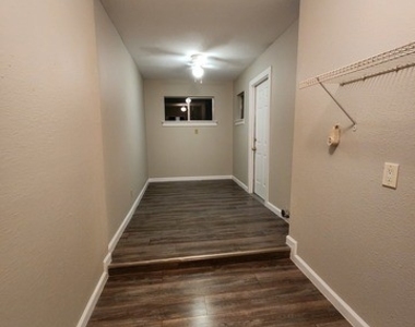 307 Latch Dr - Photo Thumbnail 10