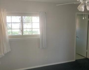 6015 Shoreview Pl - Photo Thumbnail 10