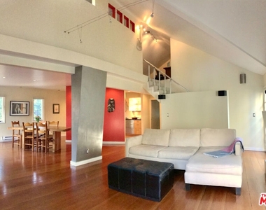 1153 N Poinsettia Pl - Photo Thumbnail 1