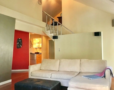 1153 N Poinsettia Pl - Photo Thumbnail 2