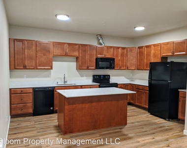 7425 S D St - Photo Thumbnail 4