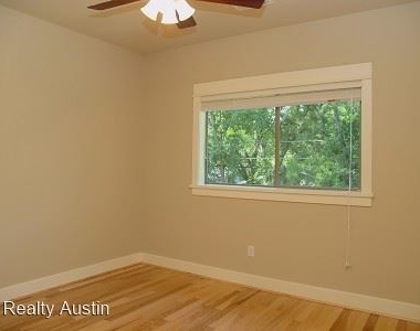 304 Zennia Street - Photo Thumbnail 16