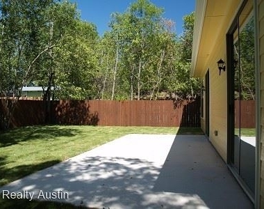 303 Zennia Street - Photo Thumbnail 21