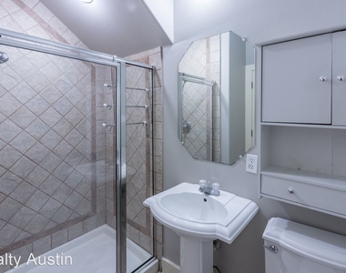 306 East 34th Street Unit A - Photo Thumbnail 14