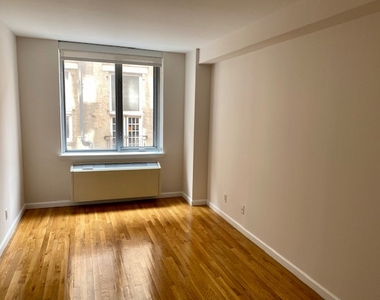 120 West 21st Street, Unit 502 - Photo Thumbnail 2