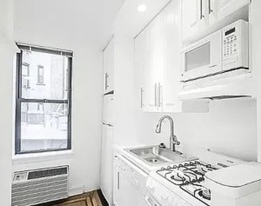 214 East 51st Street - Photo Thumbnail 3