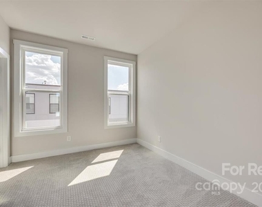 513 W Tremont Avenue - Photo Thumbnail 19