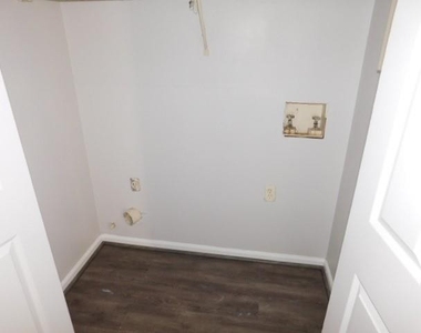 985 Romer Place - Photo Thumbnail 8