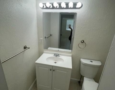 104 Miami Gardens Rd - Photo Thumbnail 17