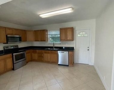 104 Miami Gardens Rd - Photo Thumbnail 12