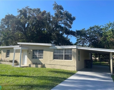 104 Miami Gardens Rd - Photo Thumbnail 2