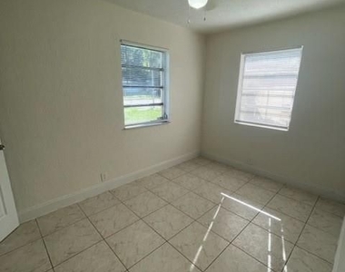 104 Miami Gardens Rd - Photo Thumbnail 20