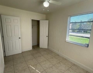 104 Miami Gardens Rd - Photo Thumbnail 18