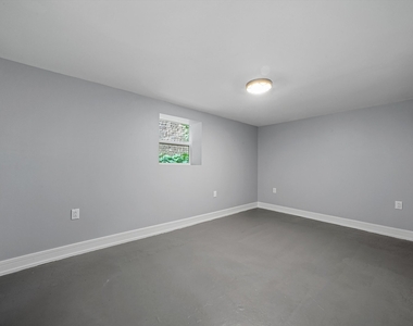 2726 N Harding Avenue - Photo Thumbnail 9