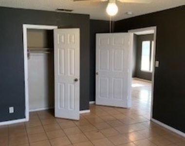 7611 Windsor Oaks - Photo Thumbnail 8