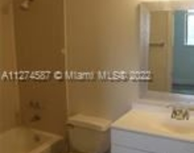 9472 Palm Cir S - Photo Thumbnail 10