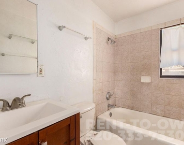 3249 E Silverlake Rd - Photo Thumbnail 9