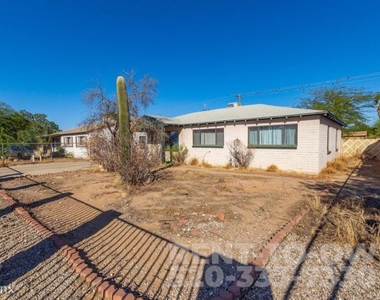 3249 E Silverlake Rd - Photo Thumbnail 12