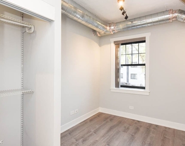 7645 N. Sheridan, Unit 412 - Photo Thumbnail 10