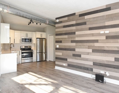 7645 N. Sheridan, Unit 412 - Photo Thumbnail 5