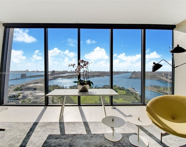 1000 Biscayne Blvd Unit 2302 - Photo Thumbnail 2