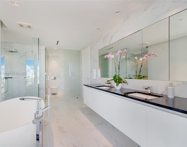 1000 Biscayne Blvd Unit 2302 - Photo Thumbnail 12