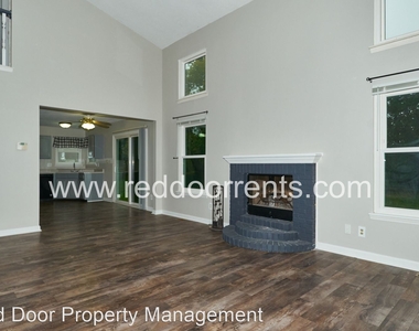 185 Meadow Glen Drive - Photo Thumbnail 5