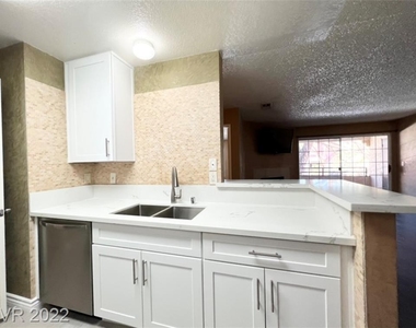 2200 South Fort Apache Road - Photo Thumbnail 11