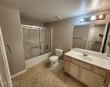 231 West Horizon Ridge Parkway - Photo Thumbnail 11