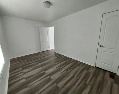 2038 Palm St - Photo Thumbnail 12