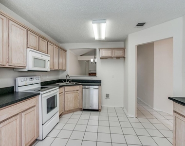 4200 N Coral Springs Drive - Photo Thumbnail 4