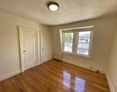 501 Warren St Apt 4 - Photo Thumbnail 10