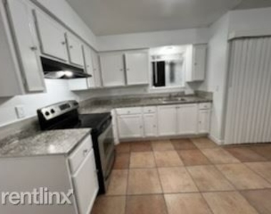 2832 E Grant Ave - Photo Thumbnail 5