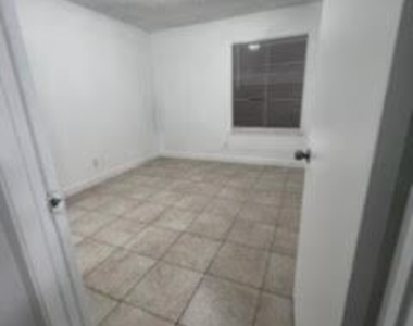 2832 E Grant Ave - Photo Thumbnail 6