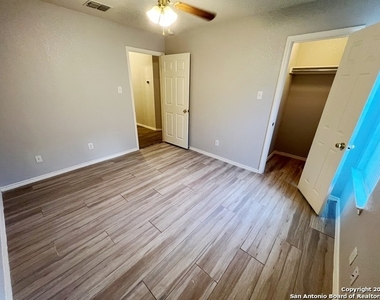 9763 Emerald Pl - Photo Thumbnail 9