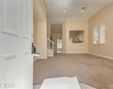 856 Clear Diamond Avenue - Photo Thumbnail 4